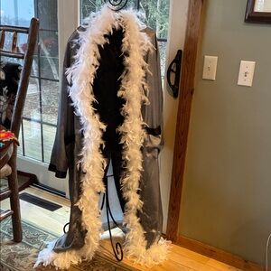 Lavenderi Vintage Vibes rage Feathered Lounging Robe Silk Sz M Costume Cruella